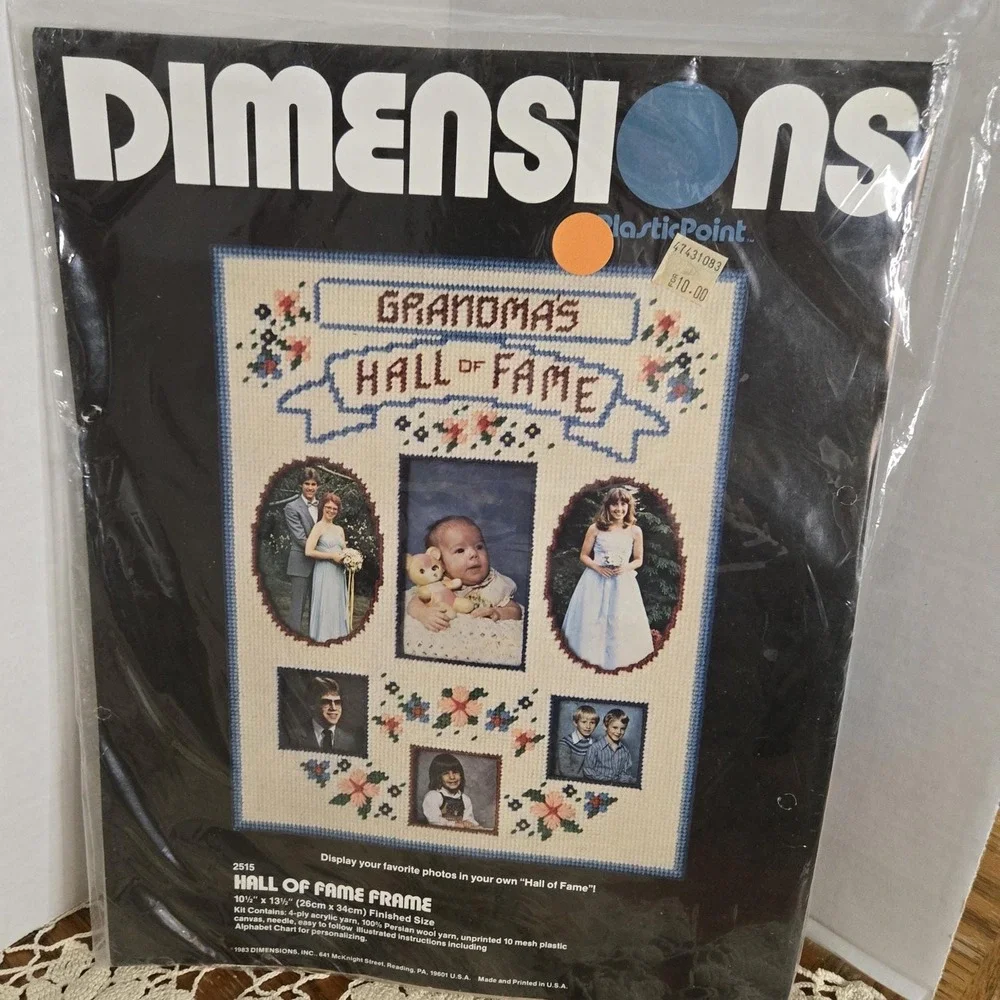 Vintage‎ PlasticPoint Dimensions #2515 Grandmas Hall of Fame Frame kit, NOS,1983